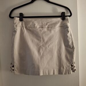 D.F.A. New York Stylish Women's Cream Mini Skort With Side Details